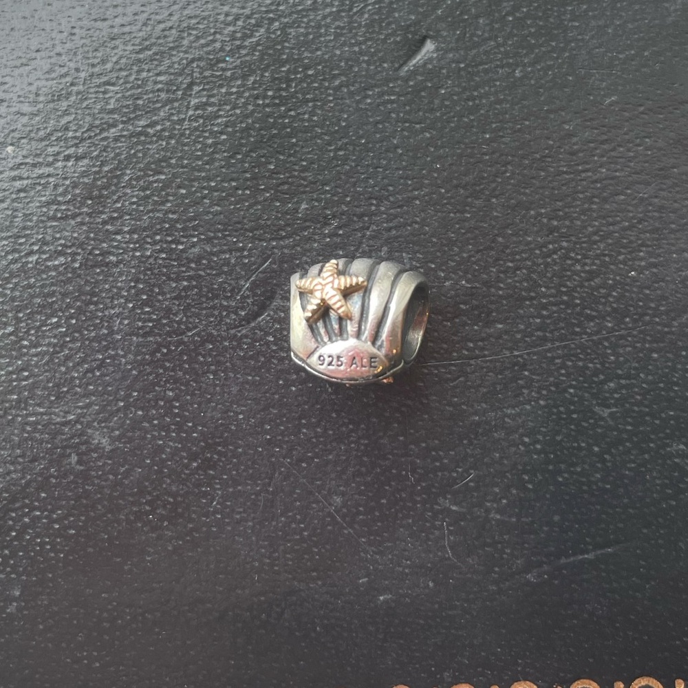 PANDORA Shell & Starfish Charm Rare - Picture 2 of 3